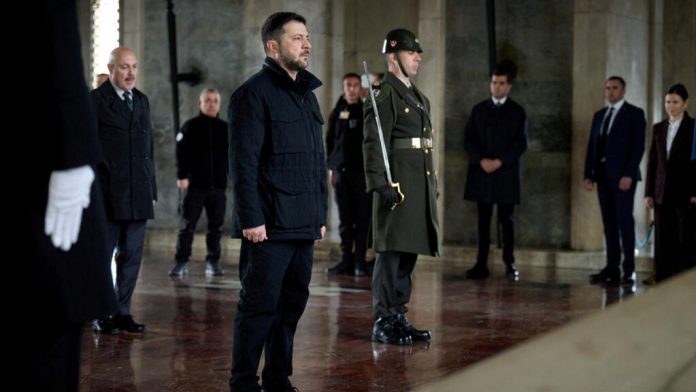 2025-11-19T124528Z-217778362-RC2KZHAX66CT-RTRMADP-3-UKRAINE-CRISIS-TURKEY-ZELENSKIY