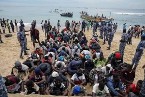 Trafic de migrants déjoué : huit suspects déférés après l’interception d’une pirogue par la Marine sénégalaise