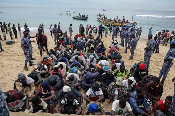 Trafic de migrants déjoué : huit suspects déférés après l’interception d’une pirogue par la Marine sénégalaise