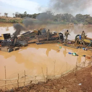 Falémé : l’armée neutralise 16 dragues illégales et interpelle deux individus