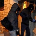 Des bandits armés font irruption dans une société de ferraille : échanges de coups de feu entre la police et les malfaiteurs