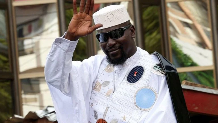 Présidentielle : Mamadi Doumbouya largement en tête des premiers résultats partiels