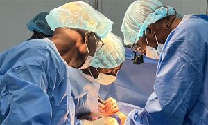 Un fils offre un rein à sa mère, troisième transplantations rénales intrafamiliales réussies à l’hôpital militaire de Ouakam