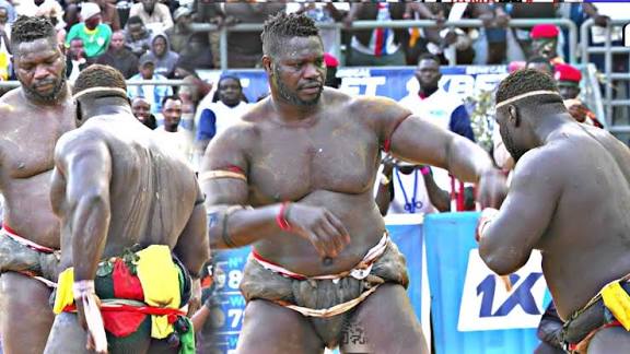 Lutte avec frappe : Franc  domine Tapha Tine