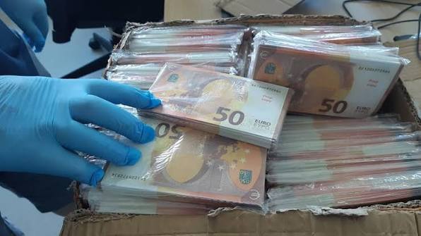 Commissariat d’arrondissement de Grand Dakar : deux personnes interpellées pour escroquerie au visa Schengen et faux en écritures