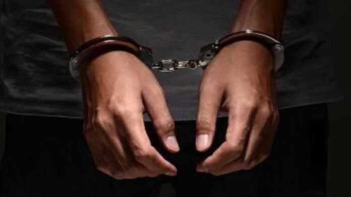 Un présumé homosexuel échappe de justesse à un lynchage