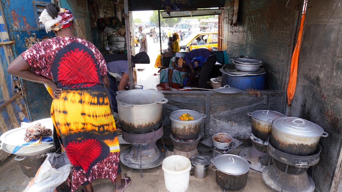 Alimentation de rue: Un taux de non-conformité de 14,81 % relevé dans 3 régions
