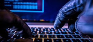 Un faussaire numérique arrêté pour usurpation de fonction et chantage sexuel