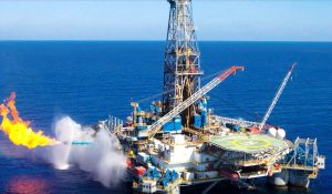 Conflit au Moyen-Orient : Le pétrole flambe  de 13%  à plus de 80 dollars le baril