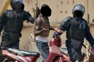 Agression d’un conducteur de moto à Mbacké : le suspect lynché par la foule puis interpellé