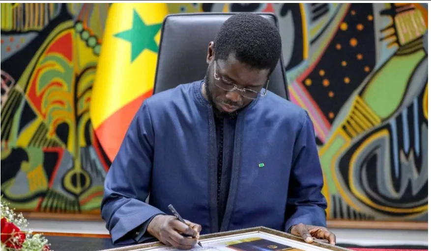 Sénégal : La présidence  annonce une vaste révision de la Constitution, du code électoral et du régime des partis