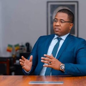 Bougane Gueye : « Mon invention le Baby Bloom est une ceinture de maternité médicale connectée conçue pour assurer la surveillance continue de la santé de la femme enceinte et… »