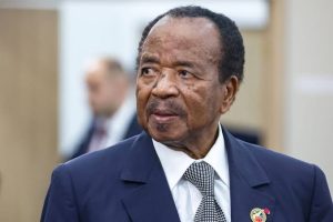 « Un coup d’État constitutionnel » : au Cameroun, Paul Biya se choisit un vice-président et verrouille sa succession