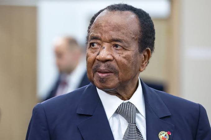 « Un coup d’État constitutionnel » : au Cameroun, Paul Biya se choisit un vice-président et verrouille sa succession