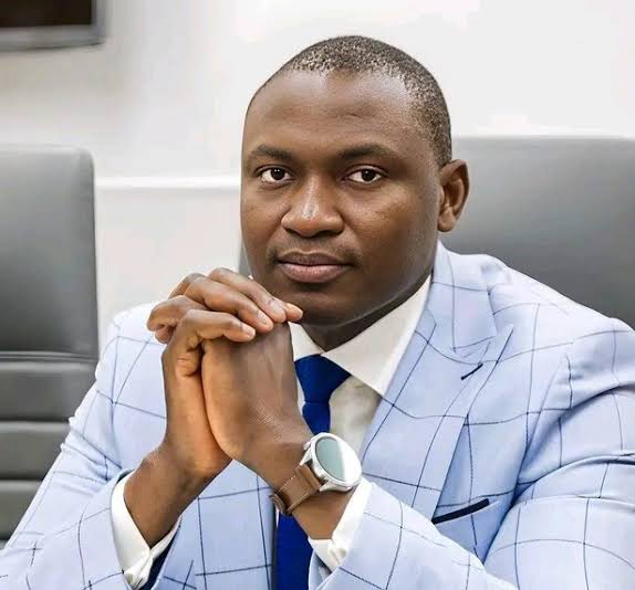 Affaire Lonase : Toussaint Manga devant le tribunal pour diffamation envers le maire de Dakar-Plateau