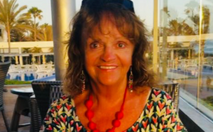 Arnaquée par des brouteurs, une Britannique meurt au Ghana en tentant de récupérer son argent