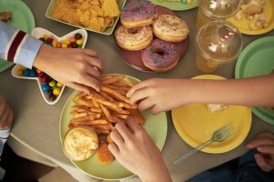 Obésité : ces aliments augmentent les risques des adolescents