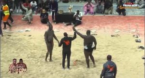 Festival international de lutte : Gris Bordeaux s’impose face à Siteu