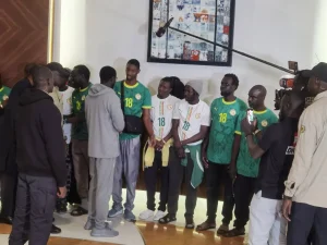 Le Président du Sénégal, Bassirou Diomaye Faye, a accueilli les 15 supporters sénégalais qui ont bénéficié de la grâce du Roi du Maroc
