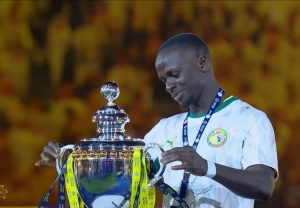 Saudi Pro League : Sadio Mané célèbre le titre d’Al-Nassr avec le maillot du Sénégal