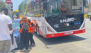 Vol diurne près du BRT : arrestation de deux étrangers avec un sac contenant 80 millions