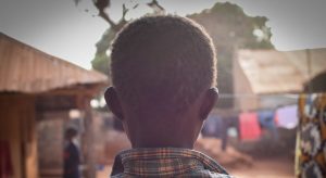 Viol à Jaxaay : un boutiquier, accusé par un garçon de 7 ans, trahi par un drap taché de sperme