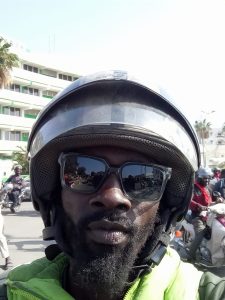 À la découverte de Papa Ndoye, une figure montante de la livraison à Dakar