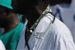 Saly : deux ans de prison requis contre un faux médecin impliqué dans des IVG clandestines et un trafic de drogue