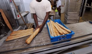 Thiès : un boulanger encourt la prison à vie pour un présumé vol de plusieurs millions, son marabout poursuivi pour non-dénonciation.