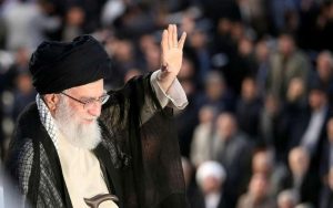 Premiers hommages devant la dépouille du guide suprême Khamenei