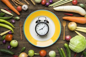 Jet-lag alimentaire : quel est ce phénomène qui augmente le risque de maladies cardiovasculaires ?