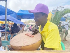 « Bongoman » : le spectacle improvisé des troubadours