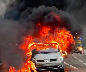 utoroute à péage : un véhicule en feu perturbe la circulation entre Rufisque-Ouest et Diamniadio
