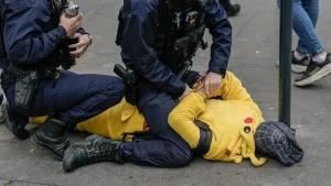 France : une pétition contre certaines armes dans les manifestations lycéennes dépasse 100 000 signatures